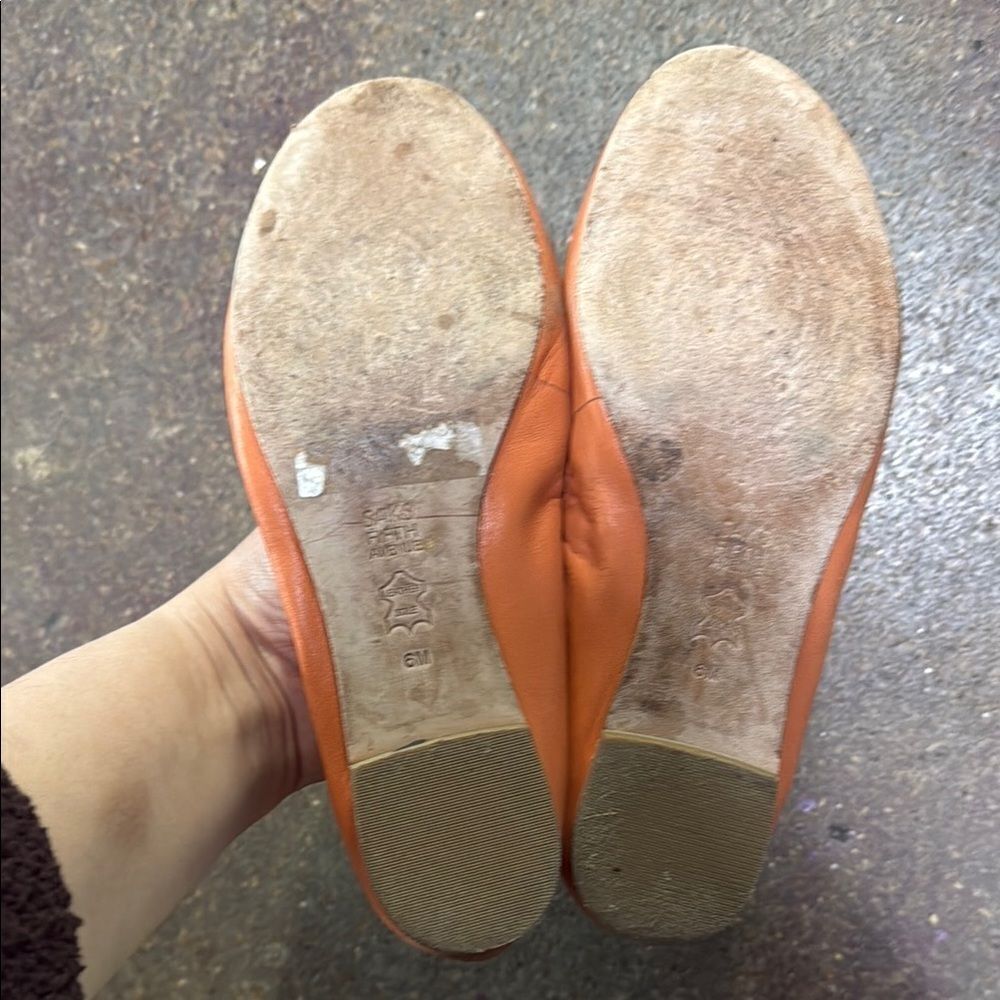 Saks Fifth Avenue Orange Flats with Classic Design - Picture 4 of 4